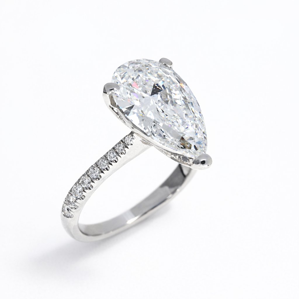 Lab-Grown Pear Shape Solitair ring